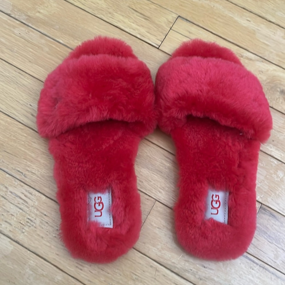Hot pink fuzzy ugg slipper